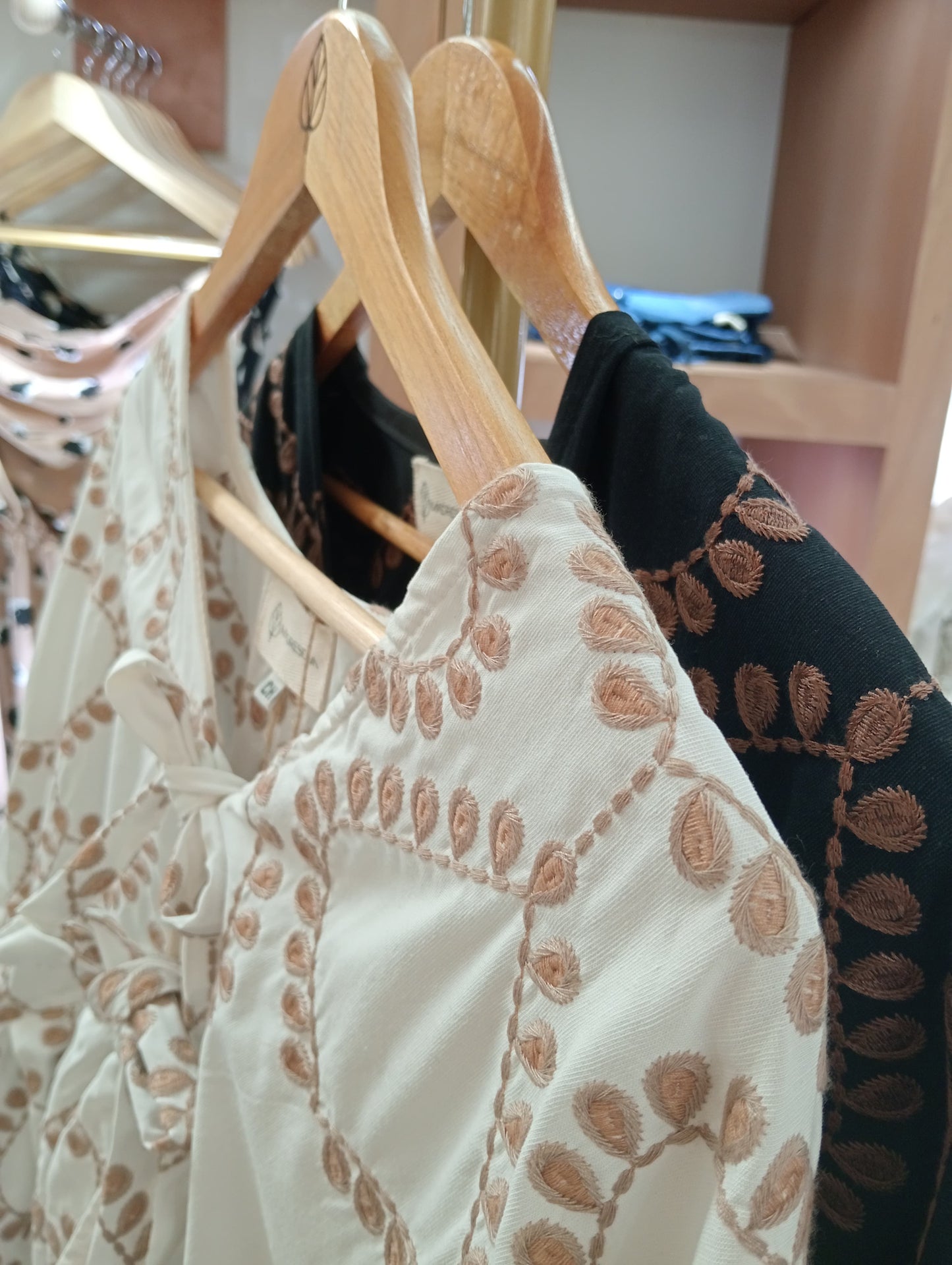 Saco Antonela blanco bordado