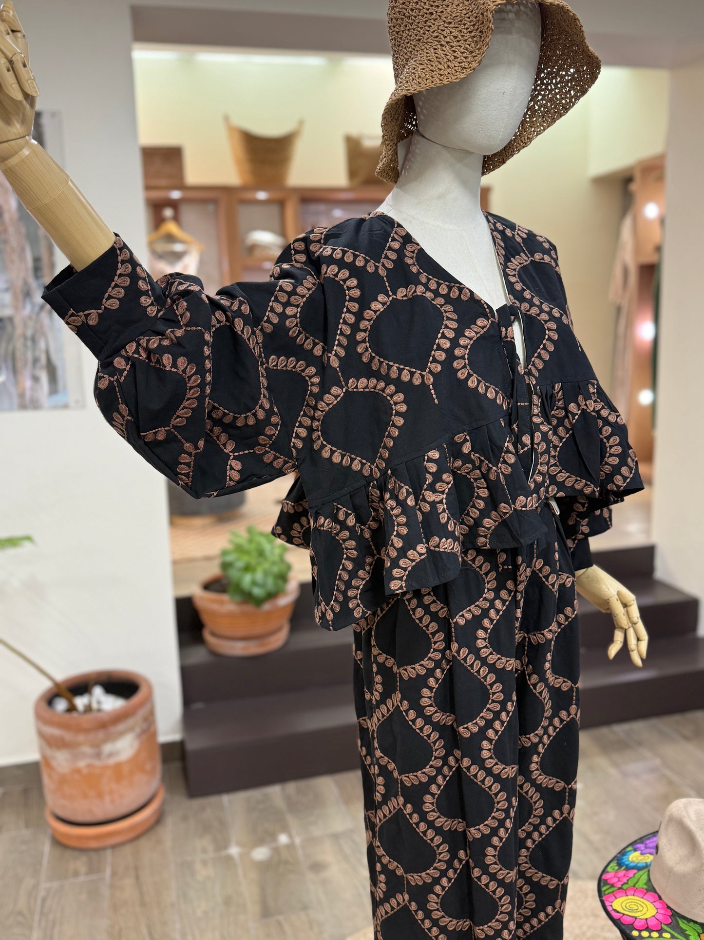 Saco Antonela negro bordado