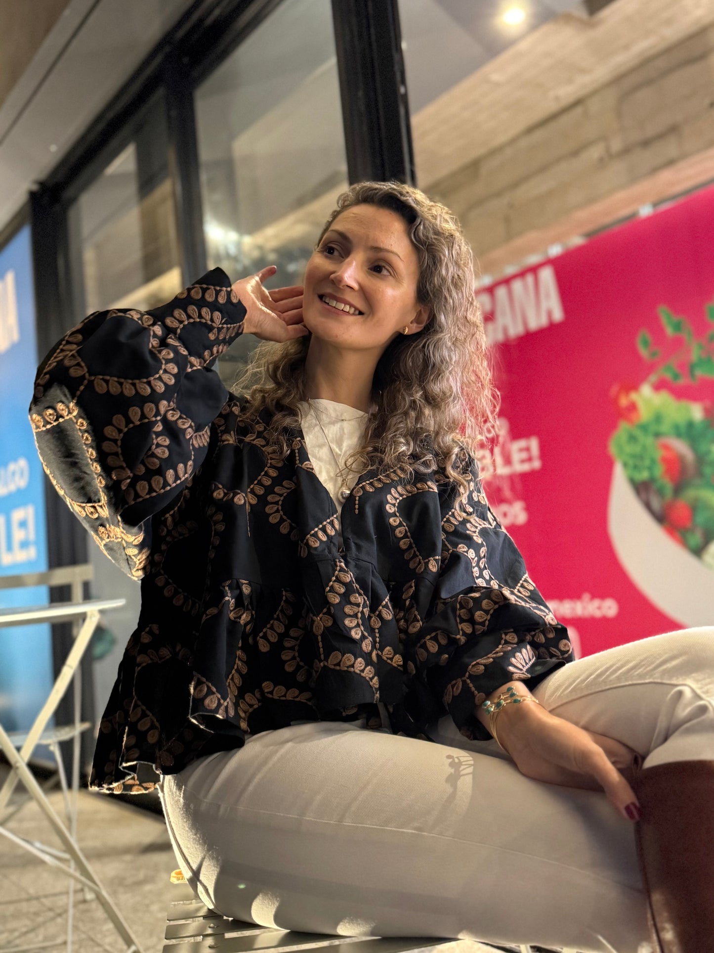 Saco Antonela negro bordado