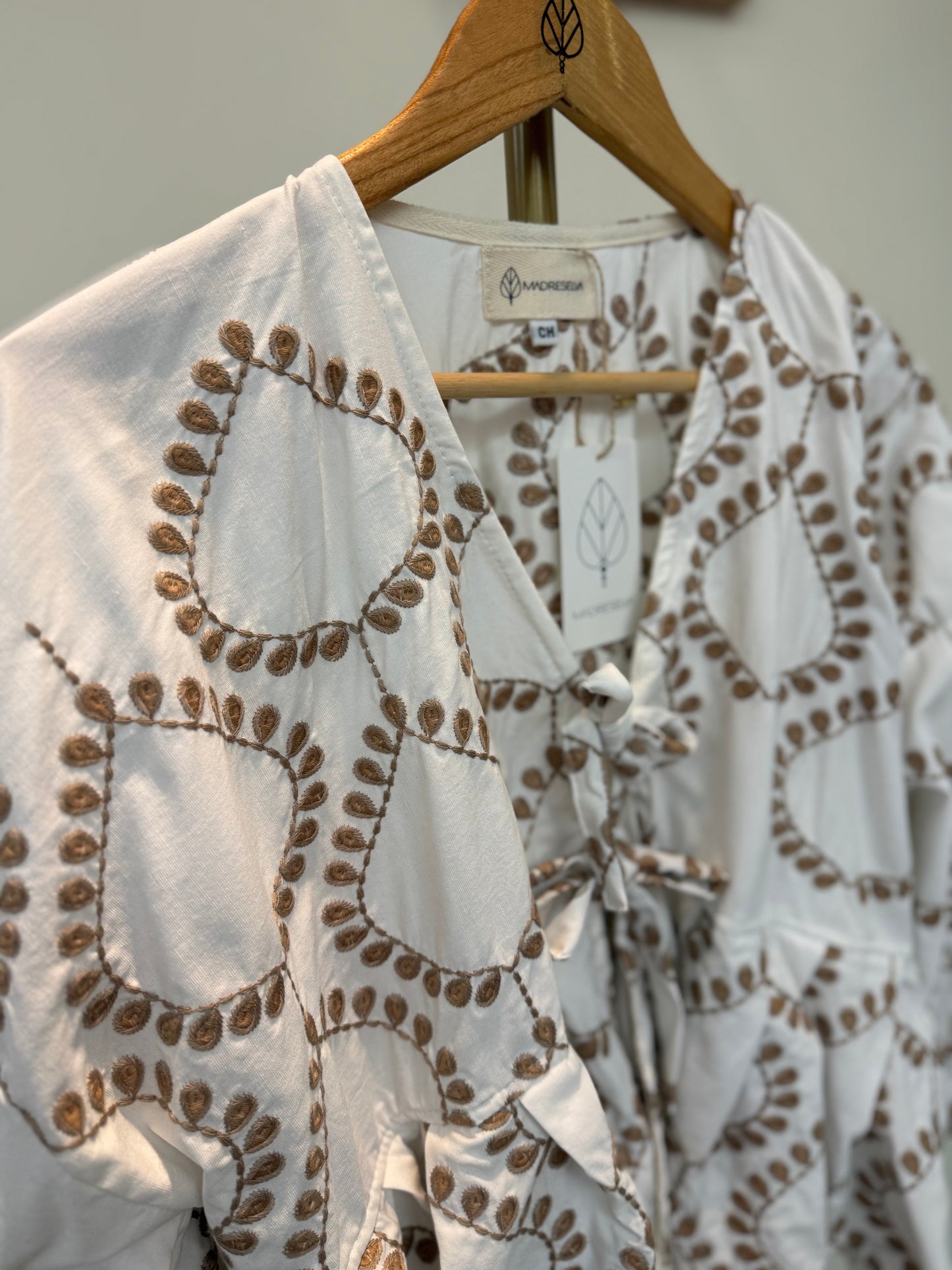 Saco Antonela blanco bordado