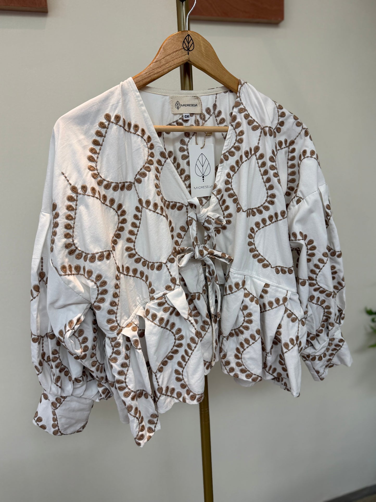 Saco Antonela blanco bordado