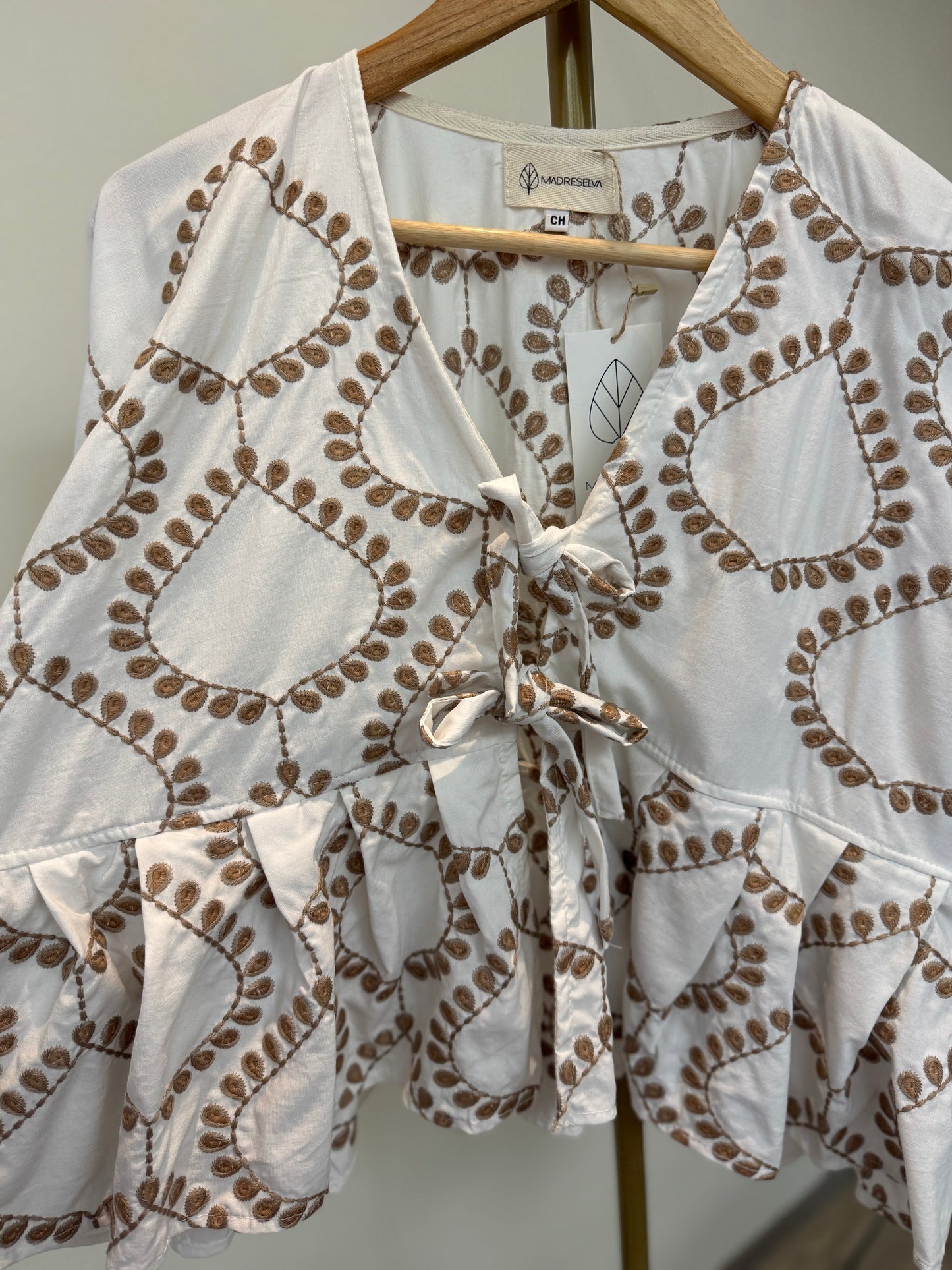 Saco Antonela blanco bordado