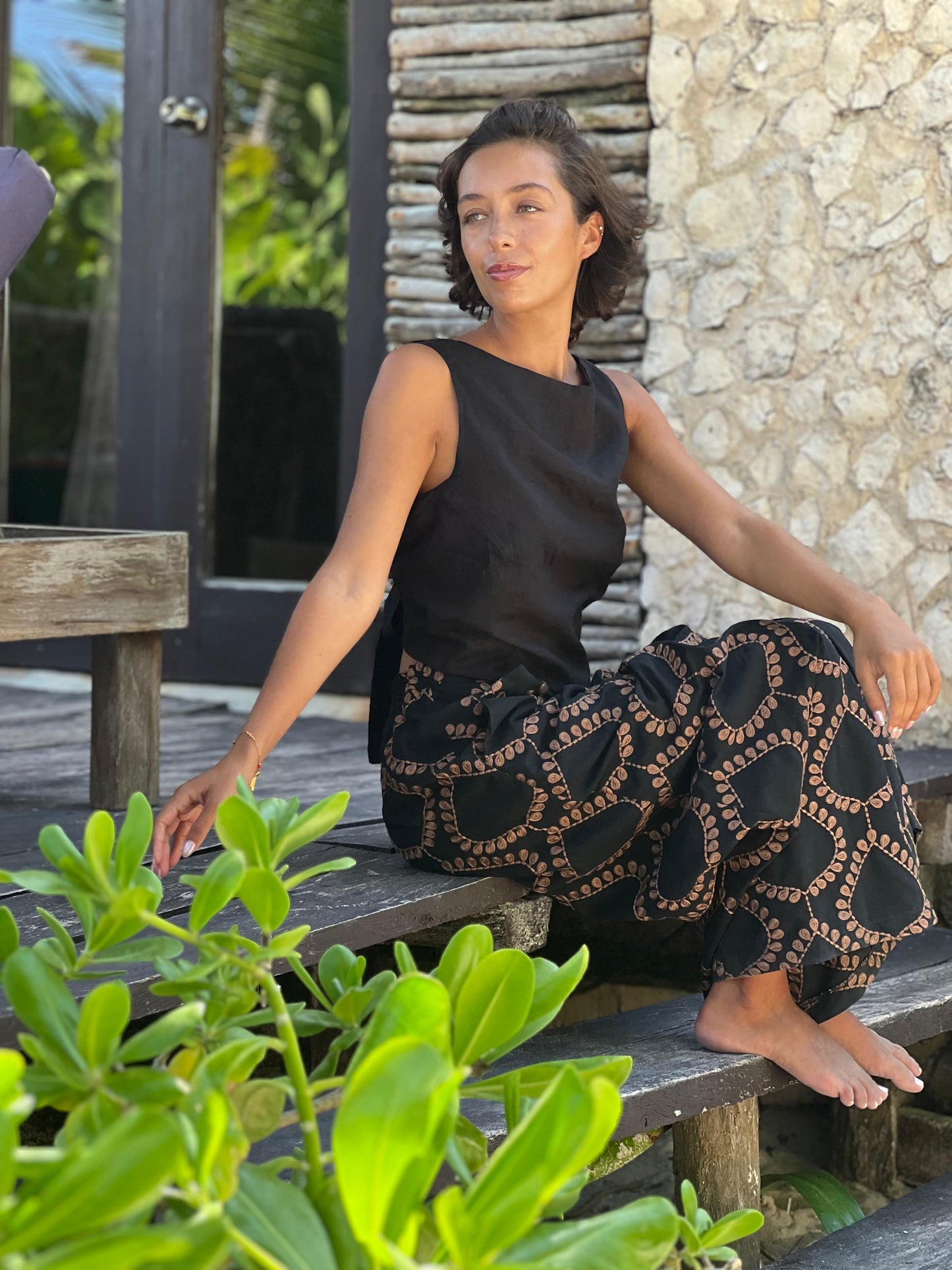 Pantalón Tulum negro bordado