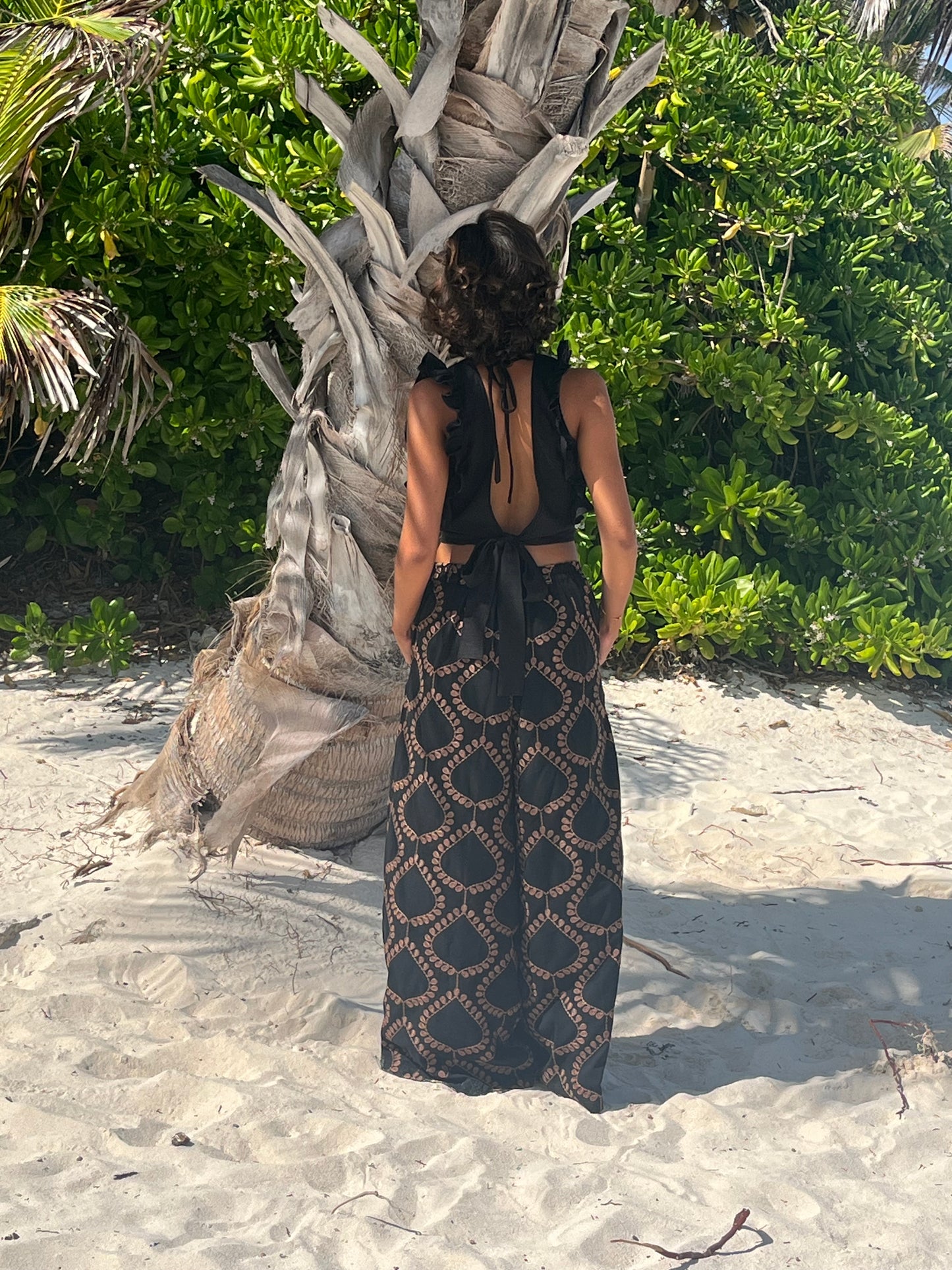 Pantalón Tulum negro bordado
