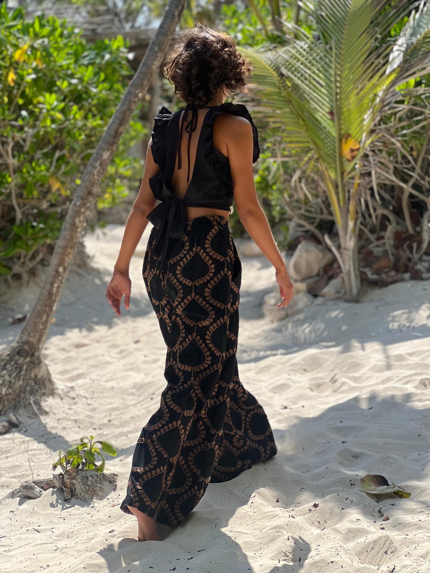 Pantalón Tulum negro bordado