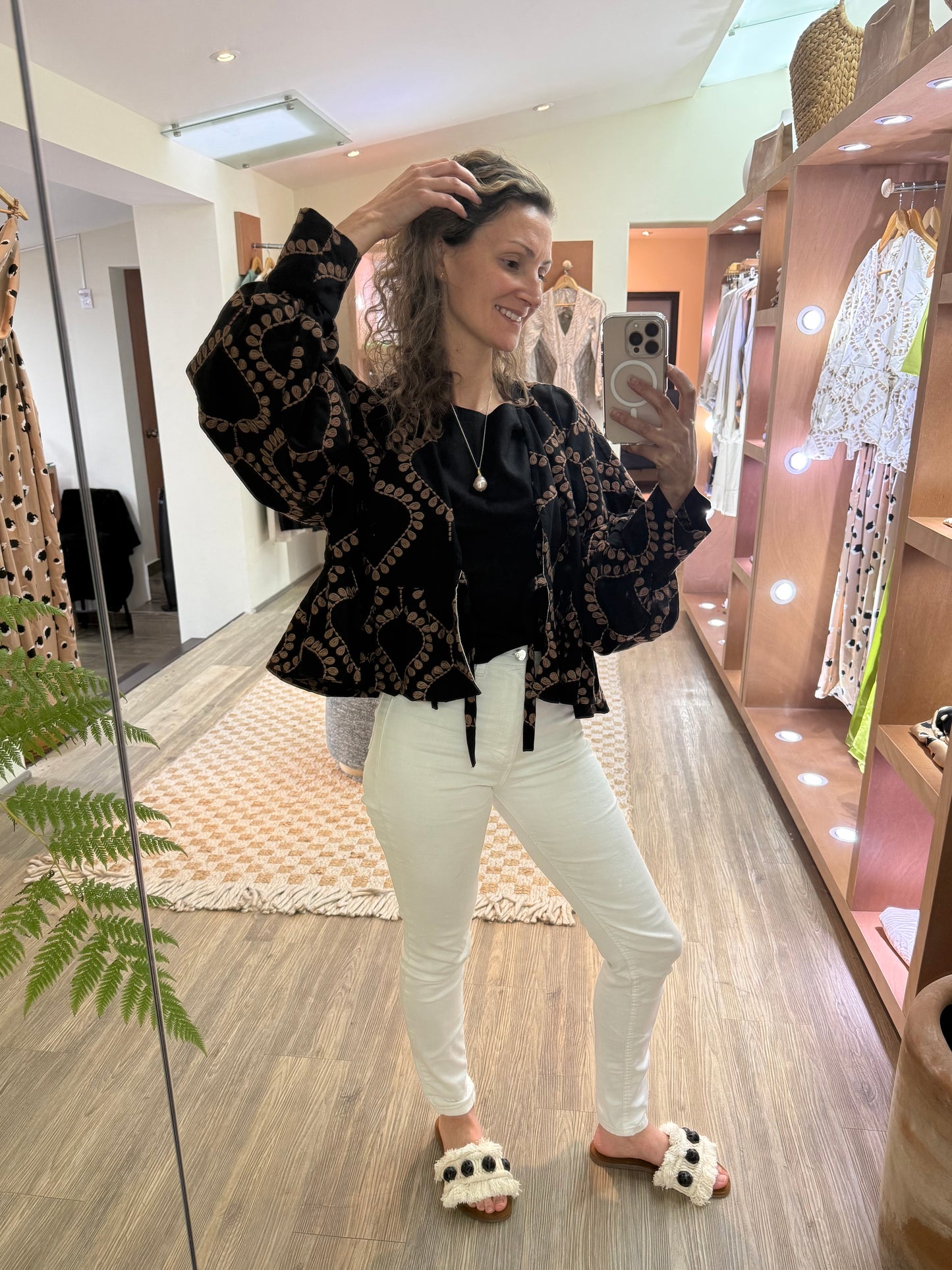 Saco Antonela negro bordado