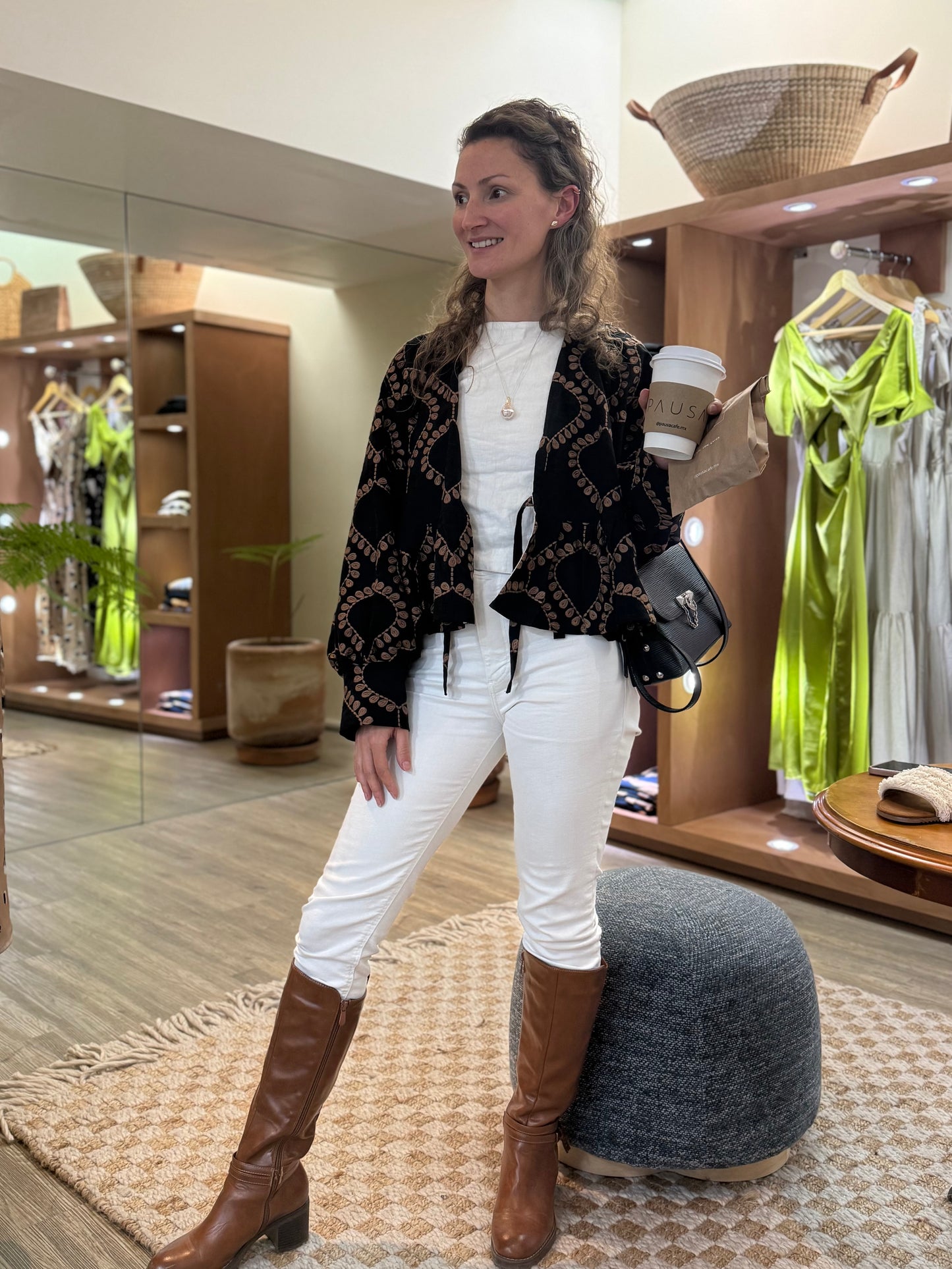 Saco Antonela negro bordado