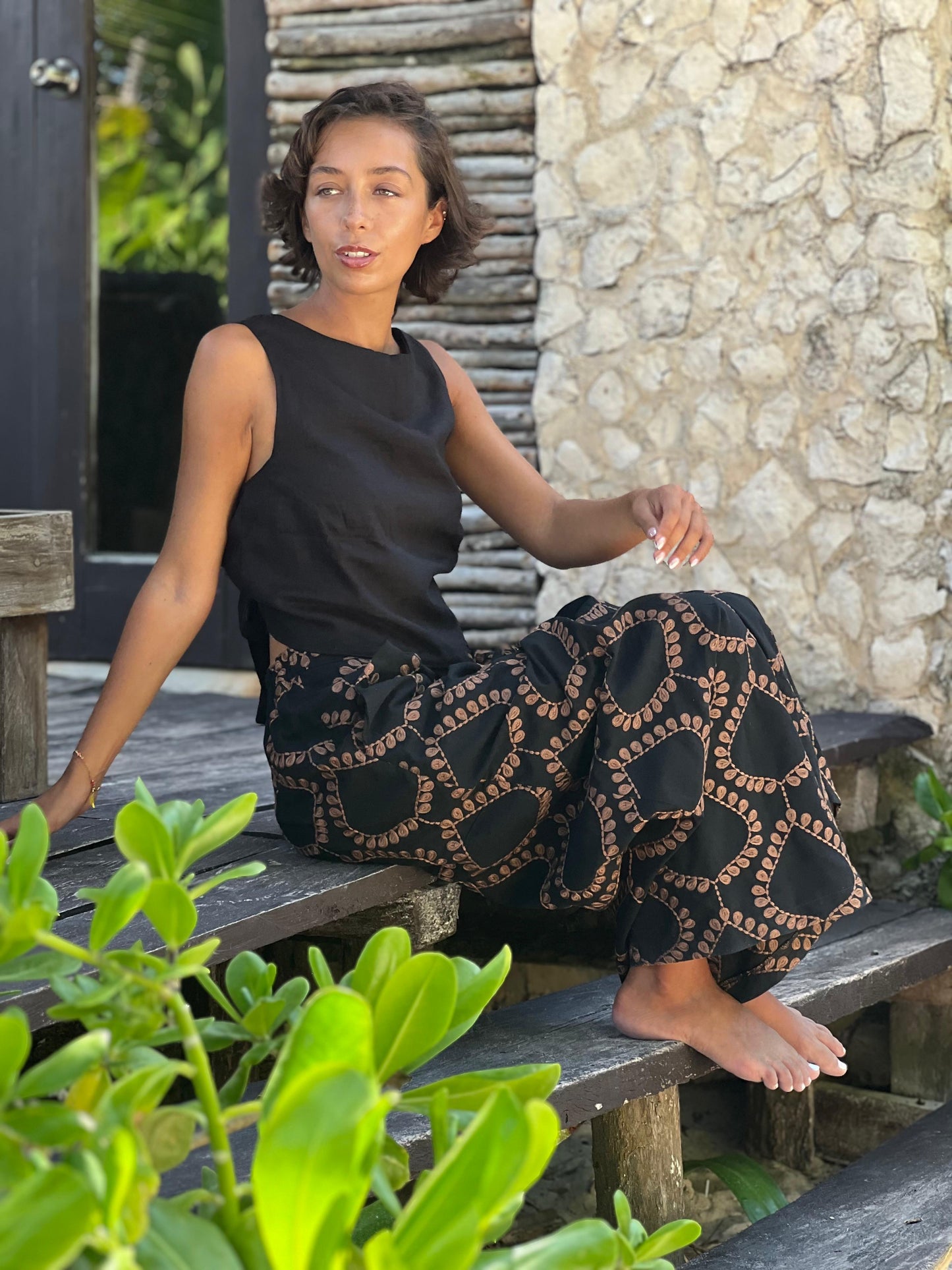 Pantalón Tulum negro bordado