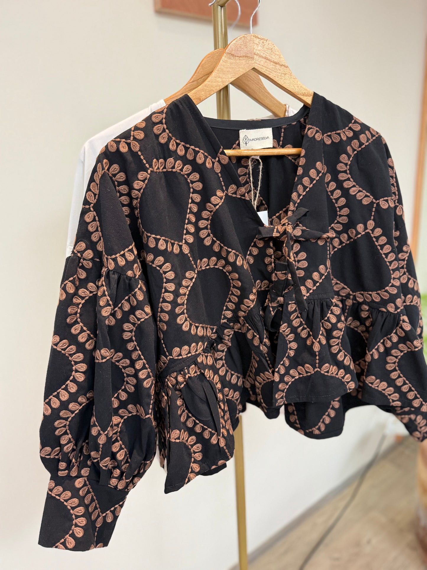 Saco Antonela negro bordado