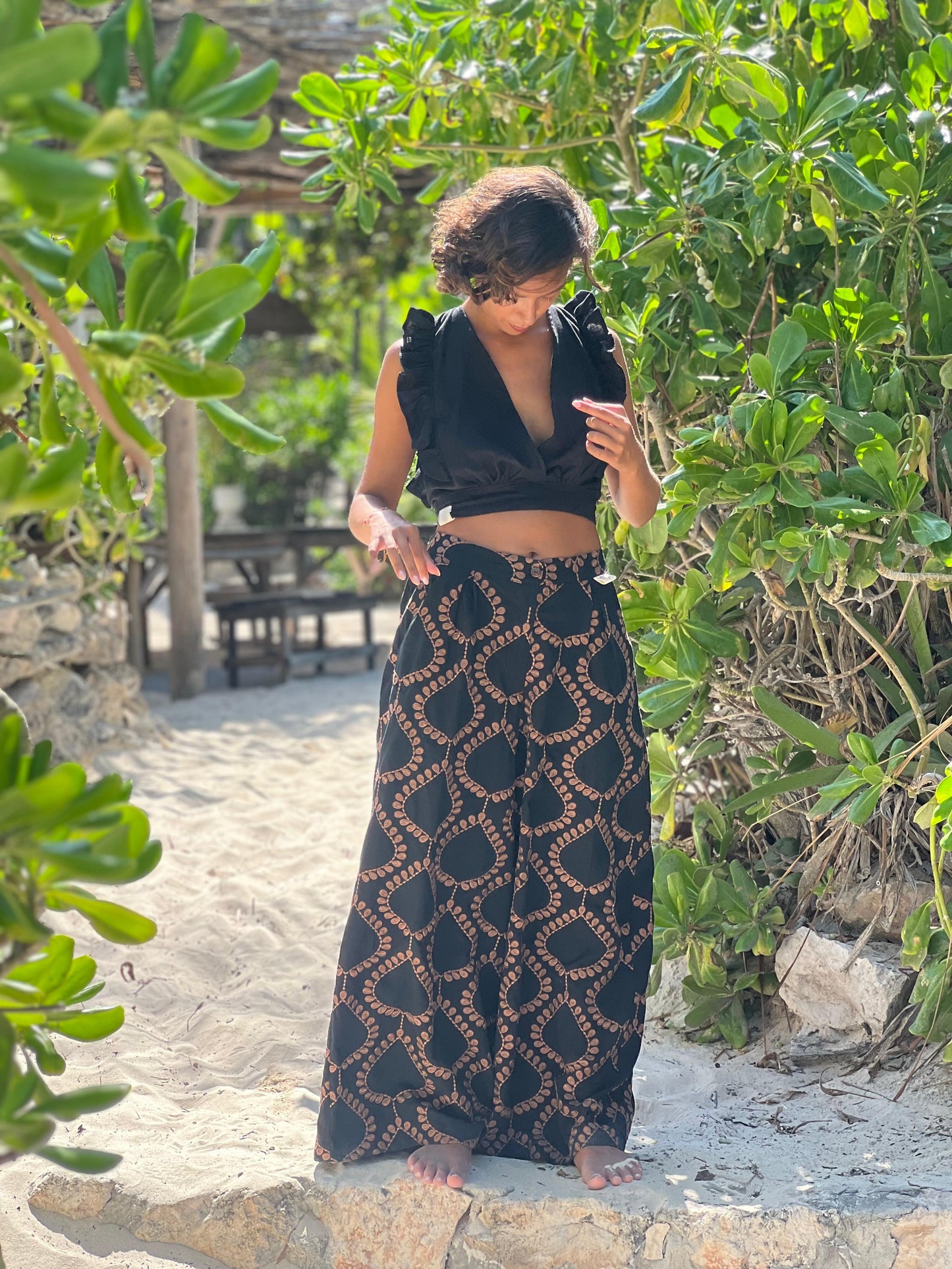 Pantalón Tulum negro bordado