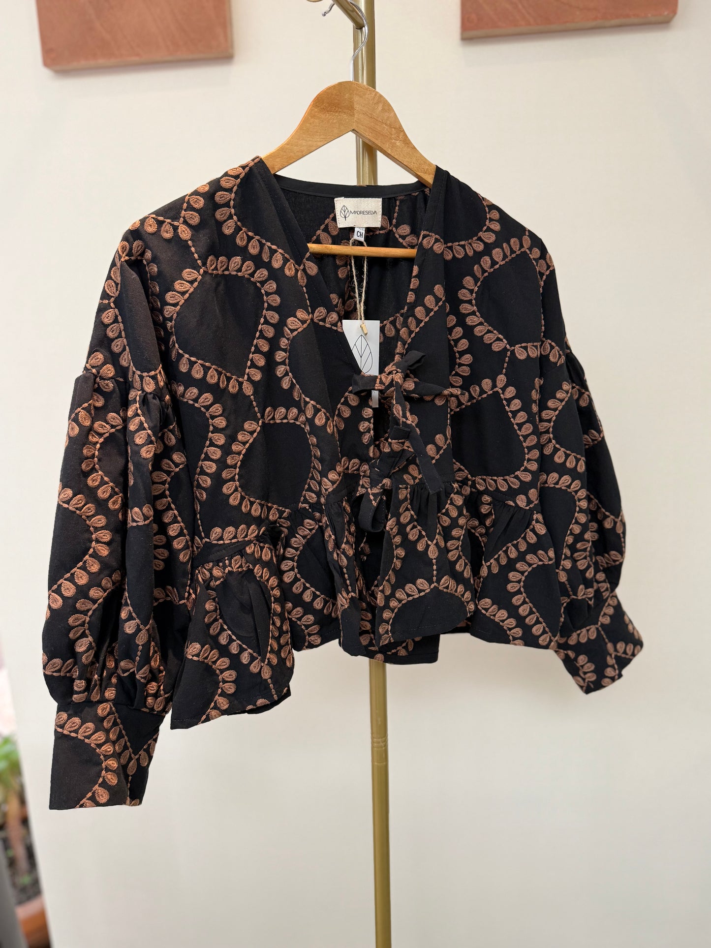 Saco Antonela negro bordado