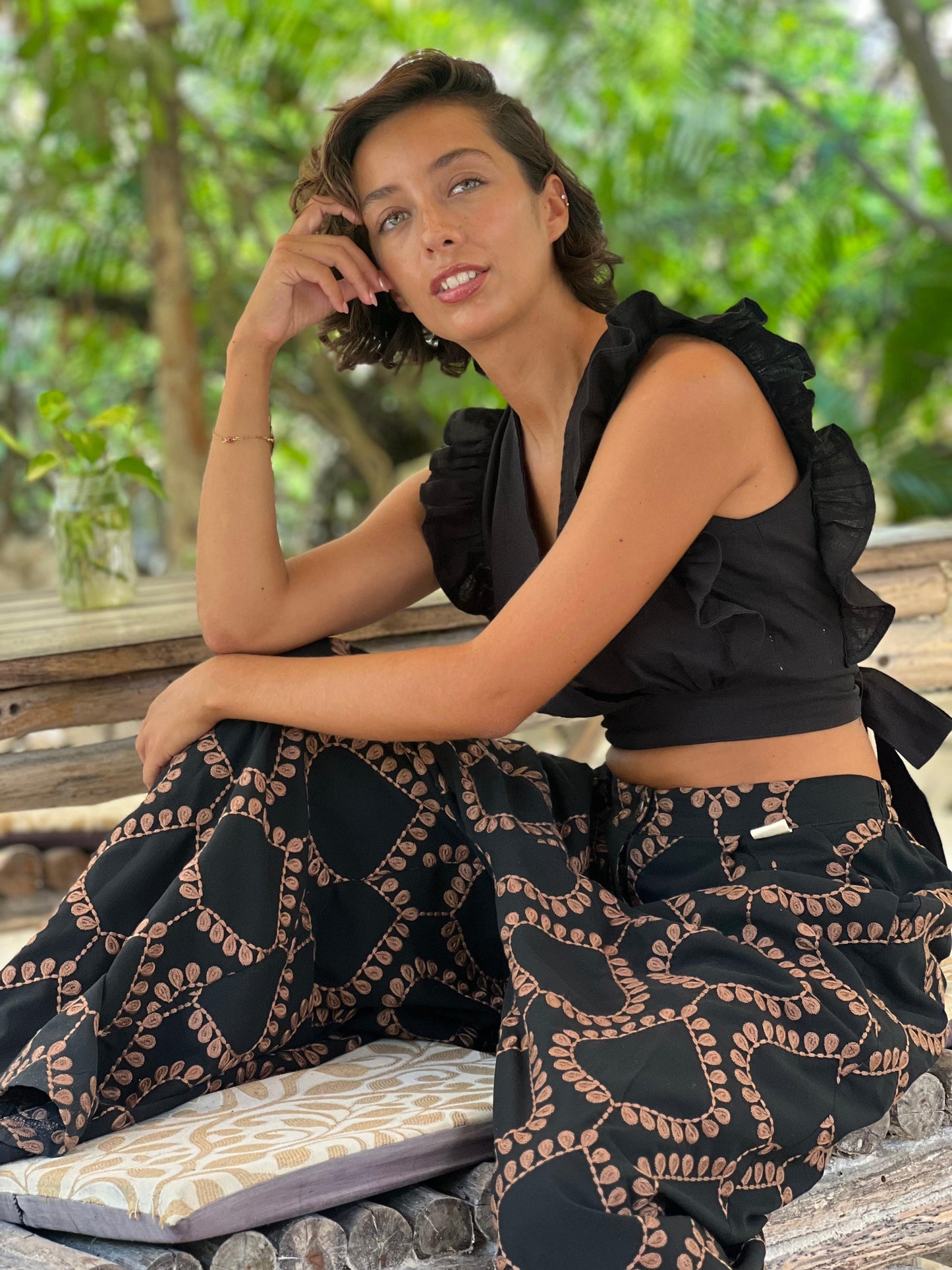 Pantalón Tulum negro bordado