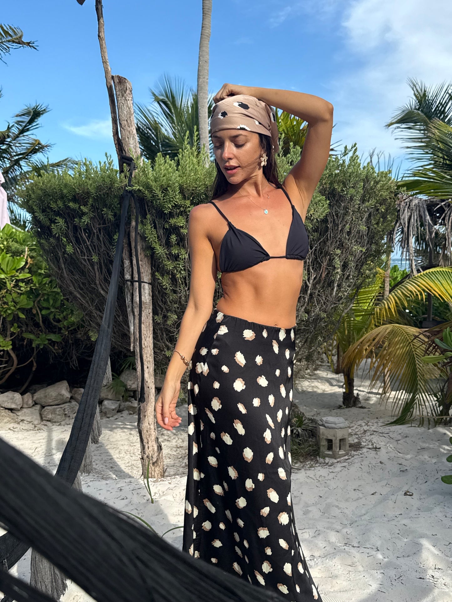 Falda Emilia satén print negro