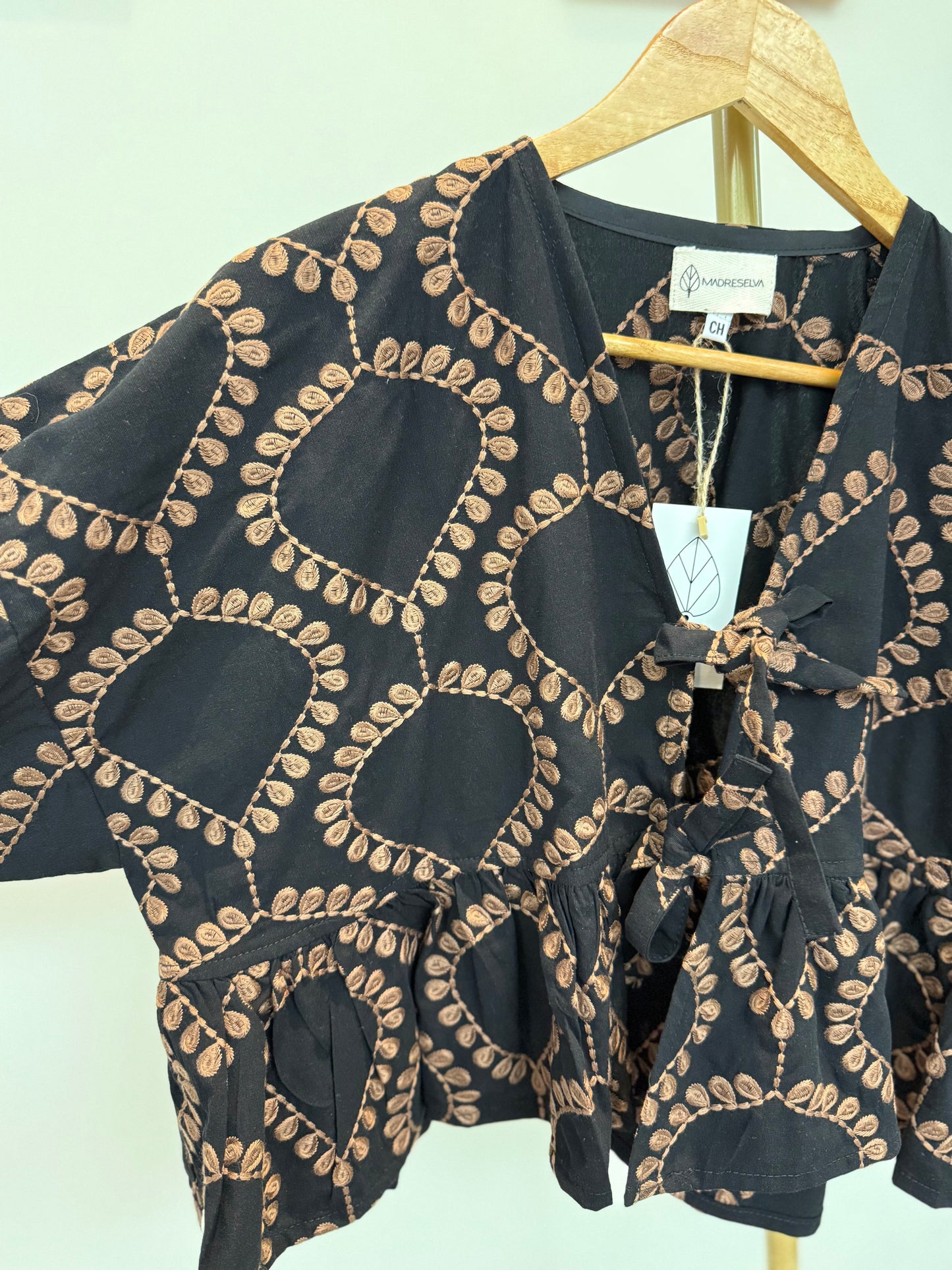 Saco Antonela negro bordado