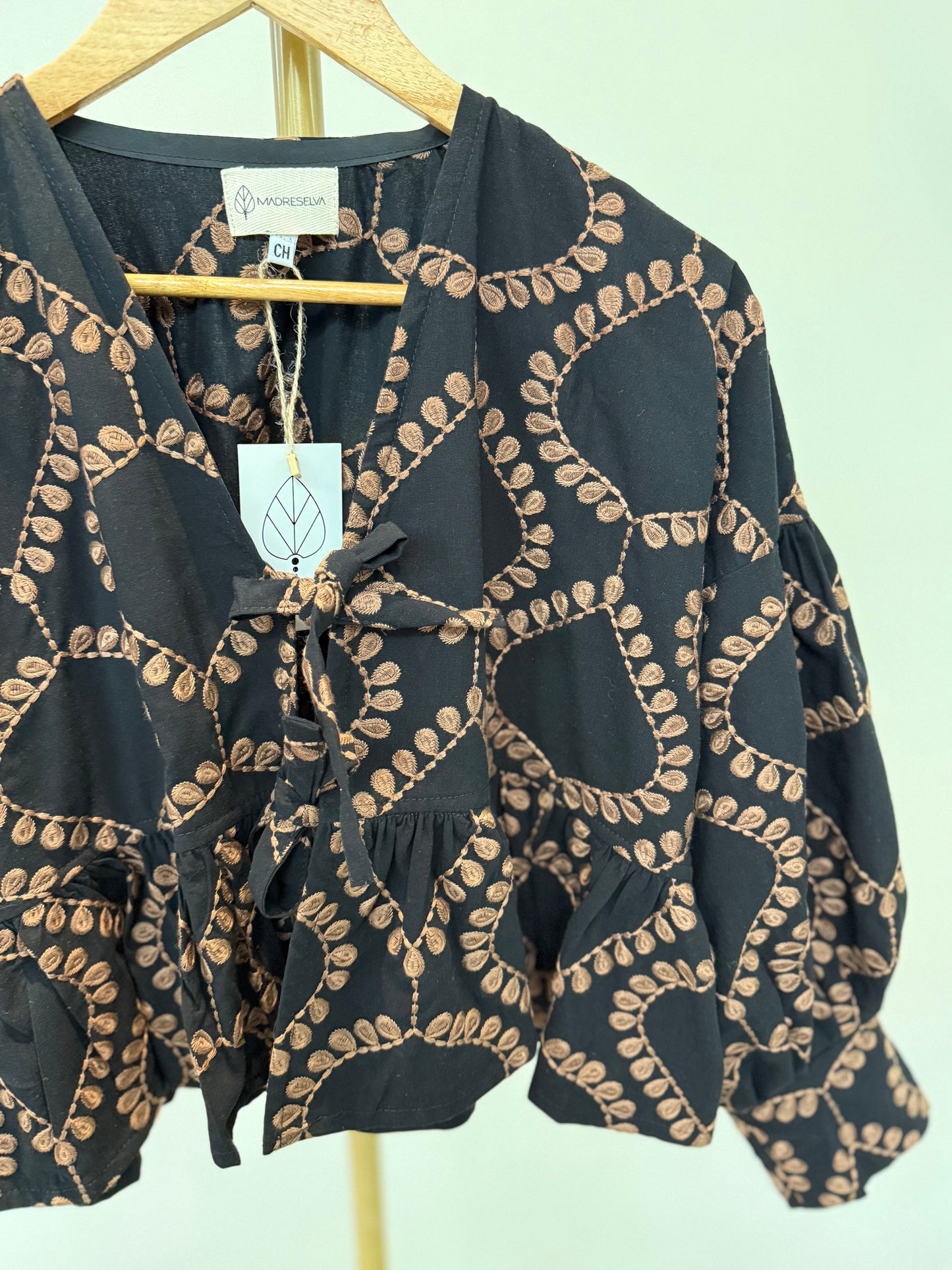 Saco Antonela negro bordado