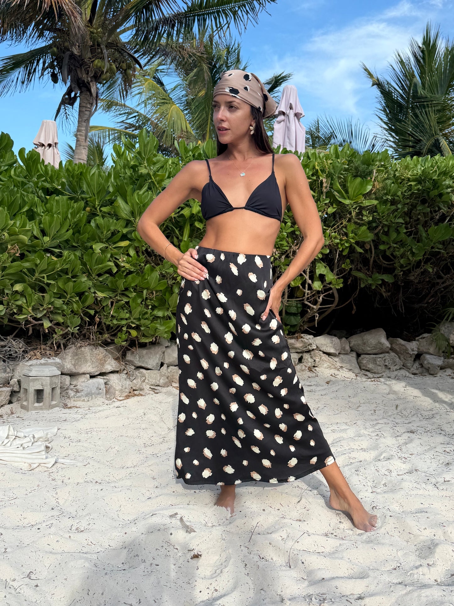 Falda Emilia satén print negro