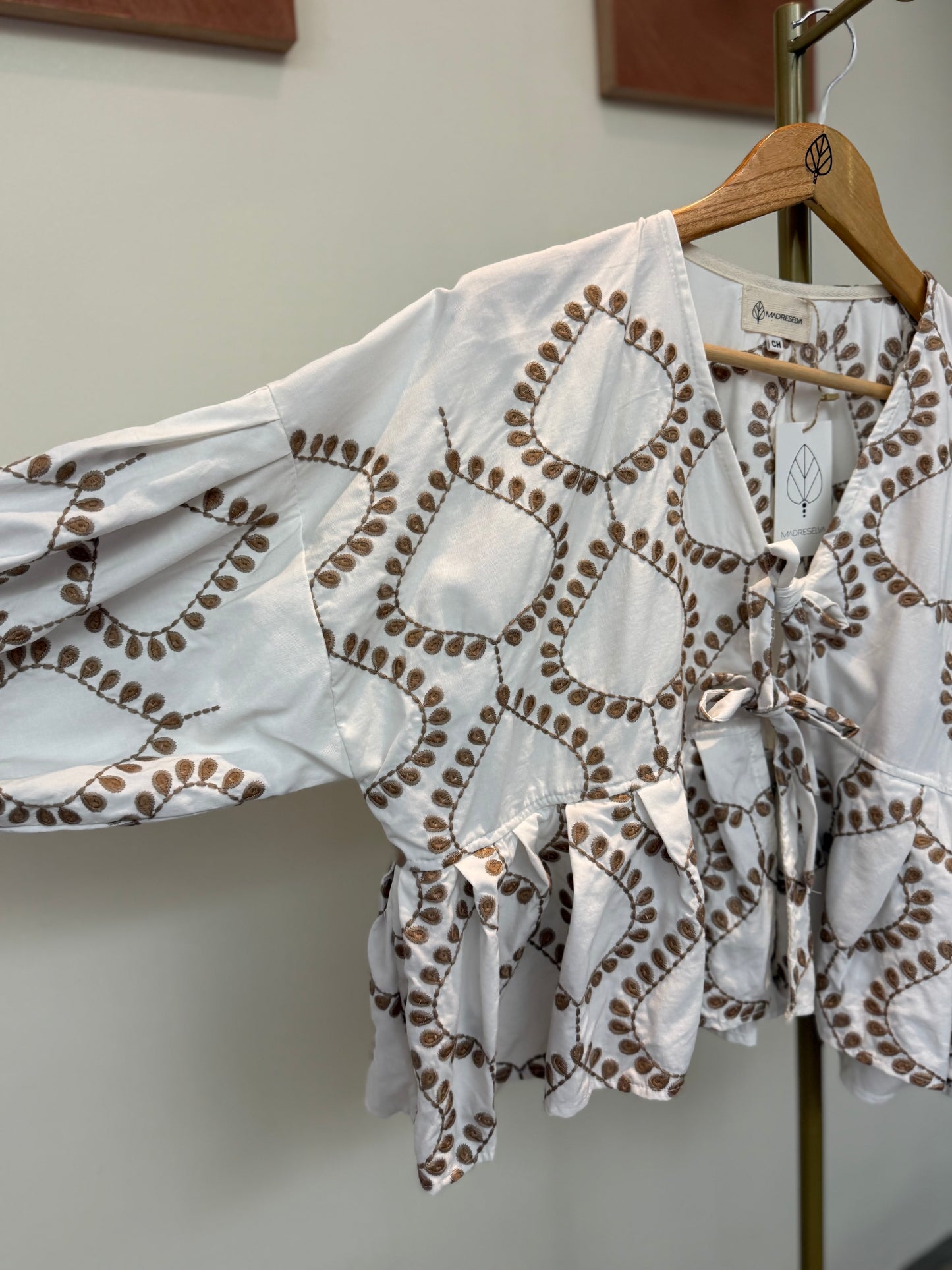 Saco Antonela blanco bordado