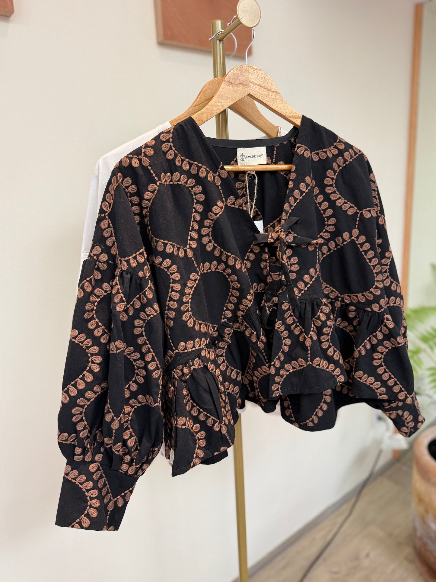 Saco Antonela negro bordado