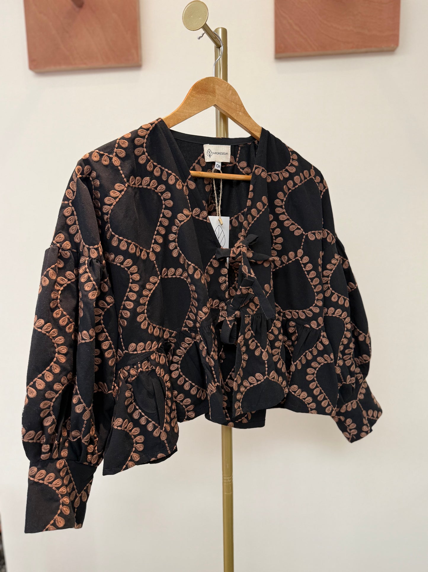 Saco Antonela negro bordado